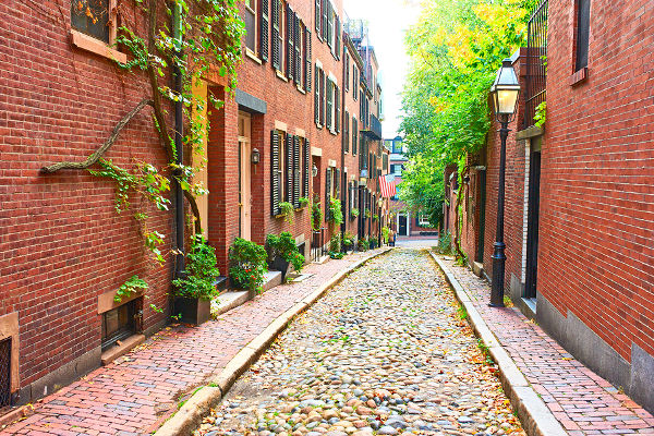 Historic Acorn Street at Beacon Hill neighborhood, Boston, USA.